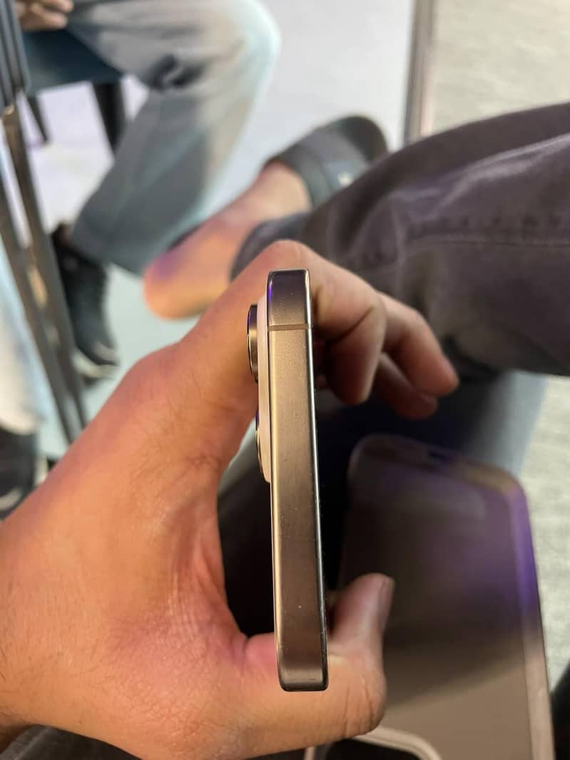 Apple iPhone 16 Pro Max 4