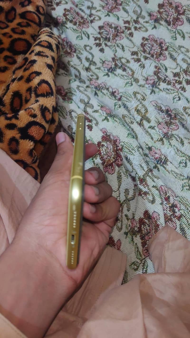 Apple iPhone 11 4