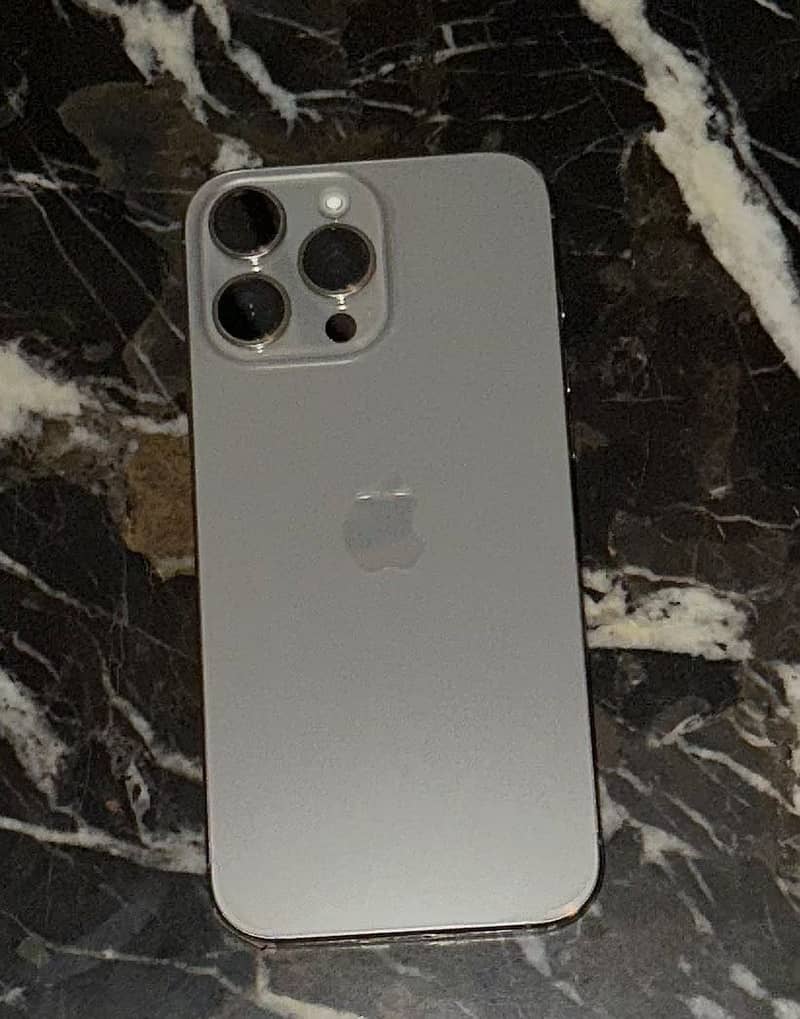 Apple iPhone 16 Pro Max 1