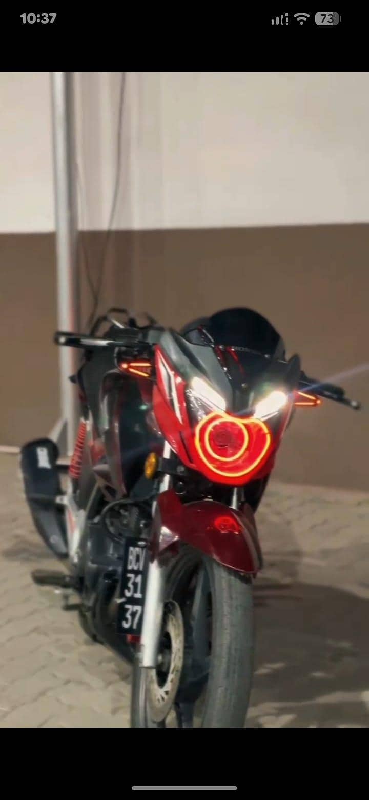 Honda CB 150F 1