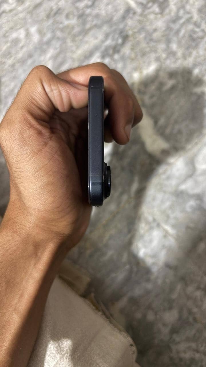 Apple iPhone 16 2