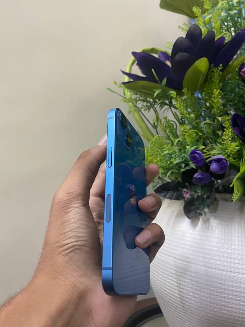 Apple iPhone 13 2