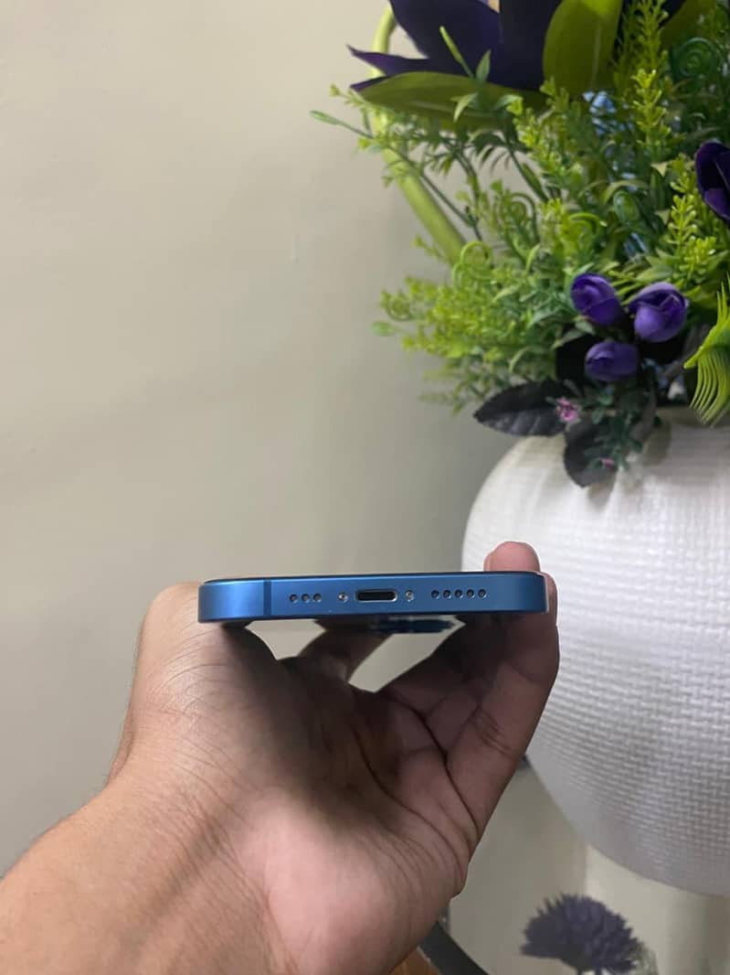 Apple iPhone 13 4