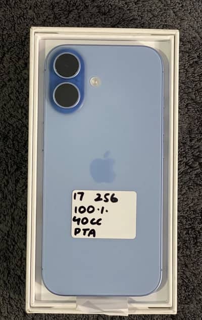 IPHONE 17 256 GB PTA 100 % BATTERY HEALTH 40 CYCLES WITH FULL BOX