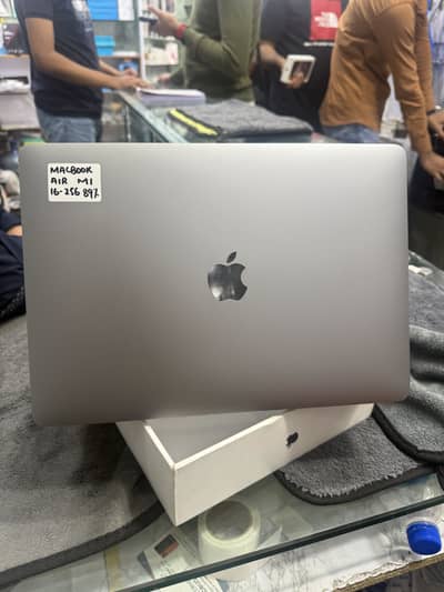 MACBOOK AIR M1 2020 8-256 GB 89 % BATTERY HEALTH FULL BOX