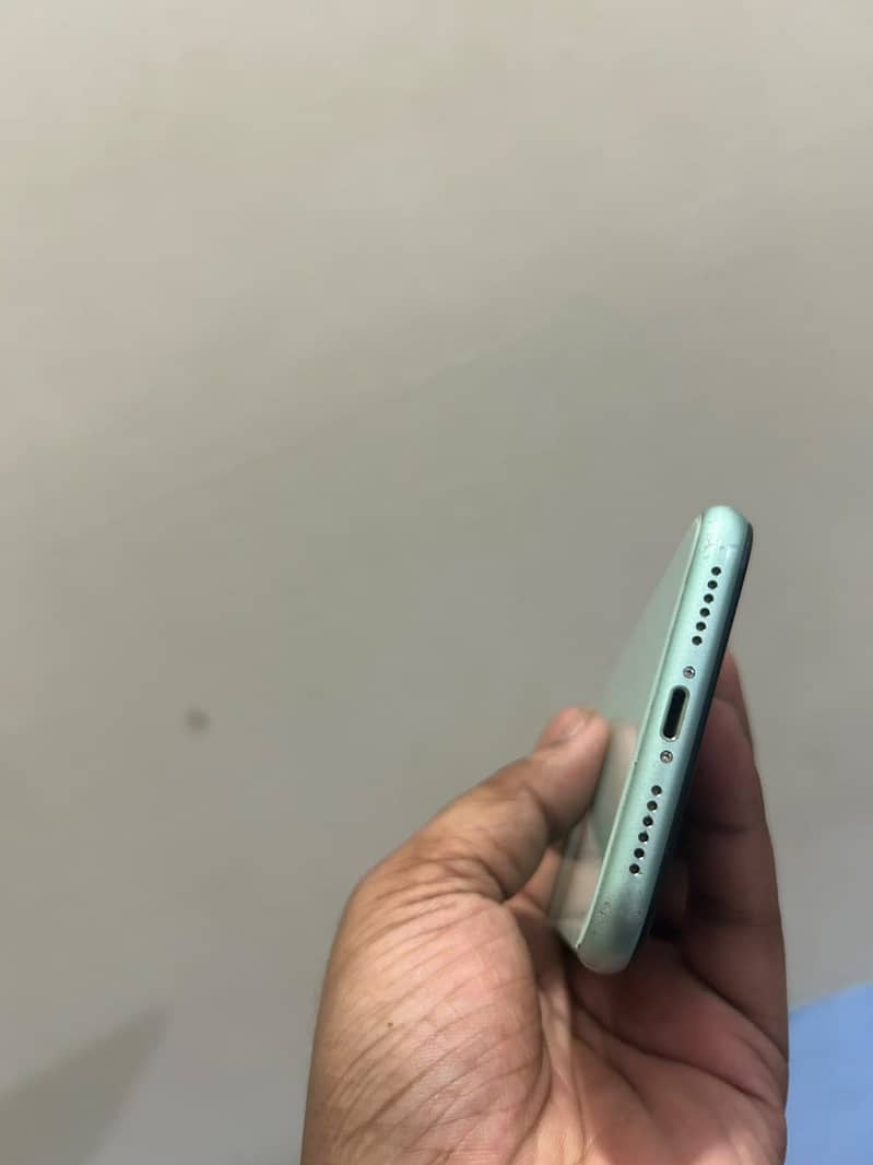 Apple iPhone 11 7