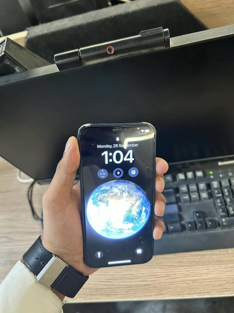 Apple iPhone 12 1