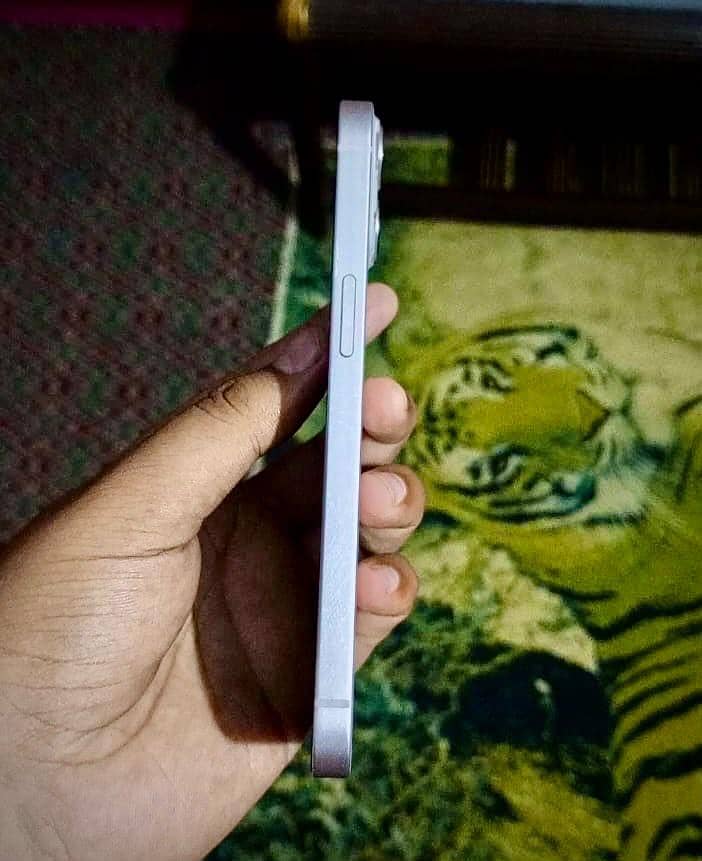 Apple iPhone 13 4