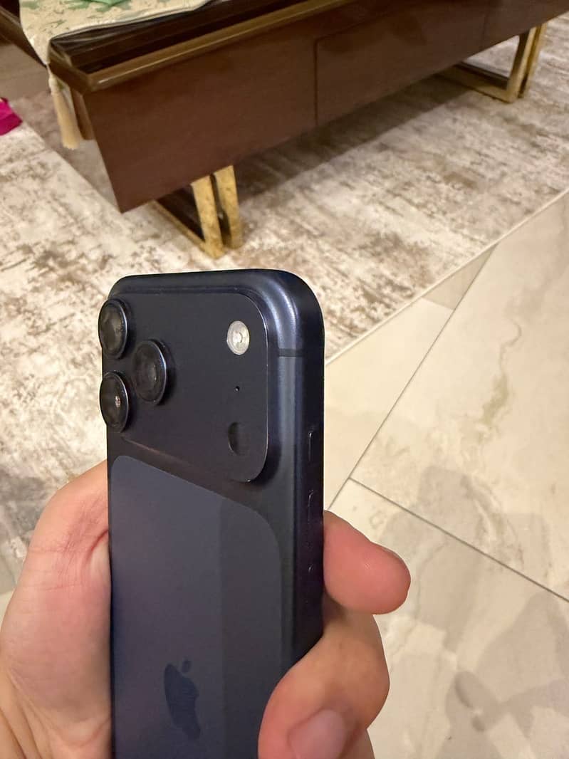 Apple iPhone 17 Pro Max 3
