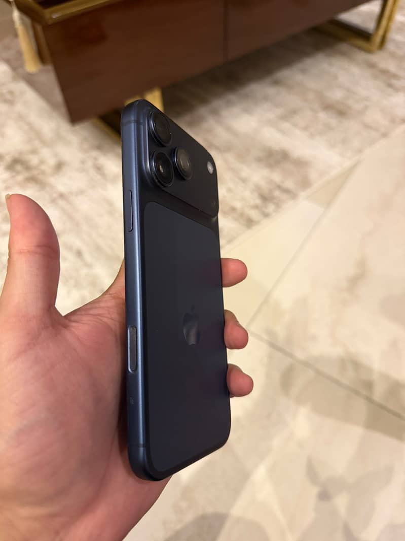 Apple iPhone 17 Pro Max 4