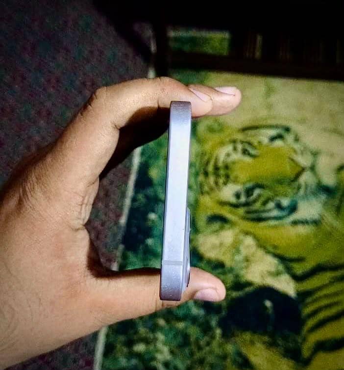 Apple iPhone 13 4