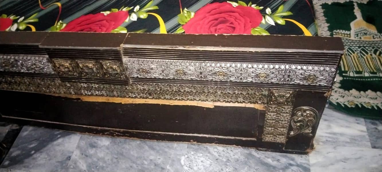 Bed,dressing and one side table 5