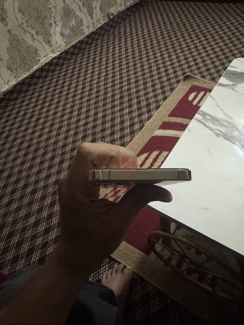 Iphone 12 pro max 4