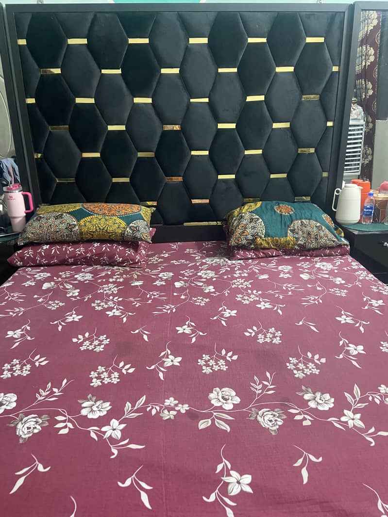 Bedset/dressing/almari/dustbin/seety 9