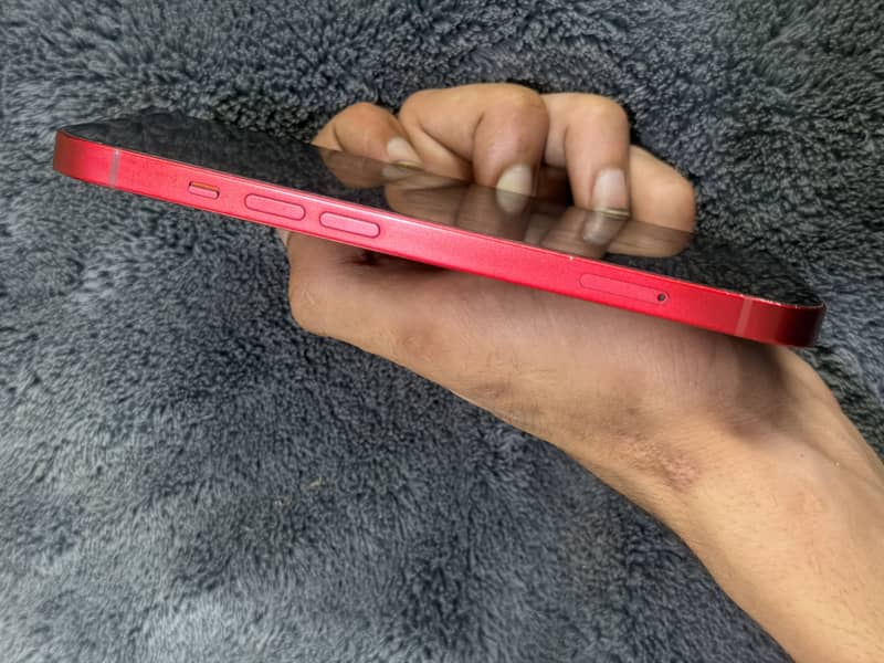 Apple iPhone 13 4