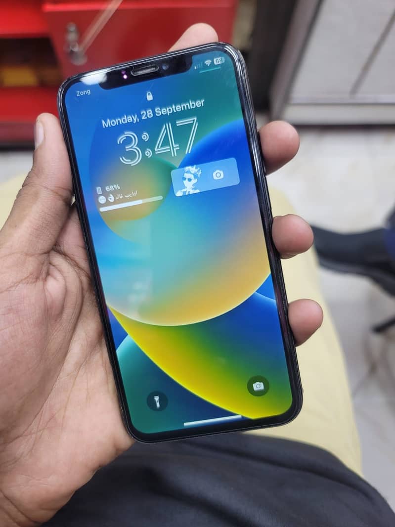 Apple iPhone X 5