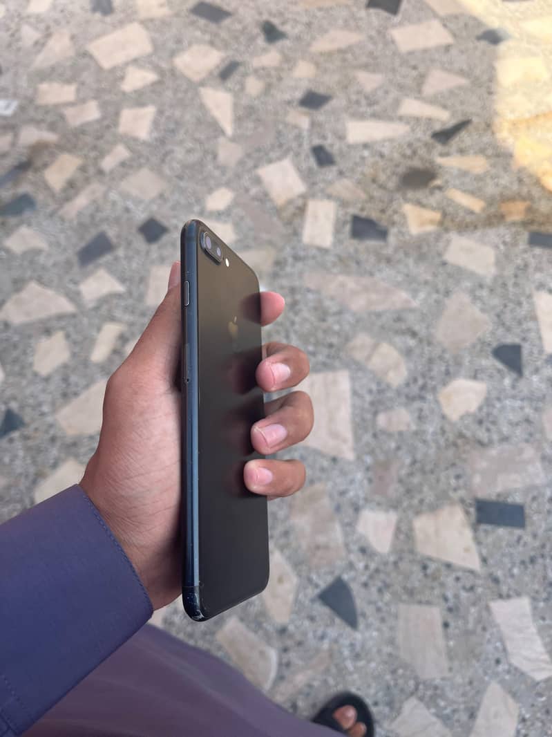 Apple iPhone 7 Plus 2