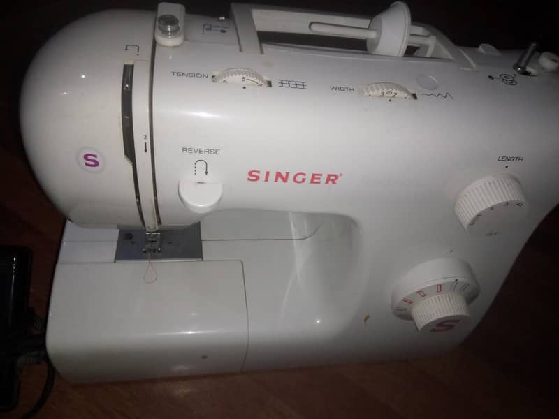 Singer Sewing Machine 4