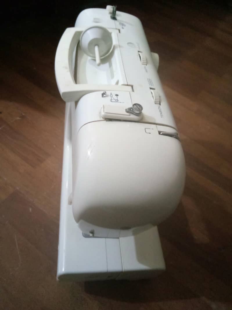 Singer Sewing Machine 6