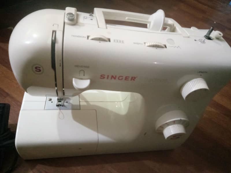 Singer Sewing Machine 8