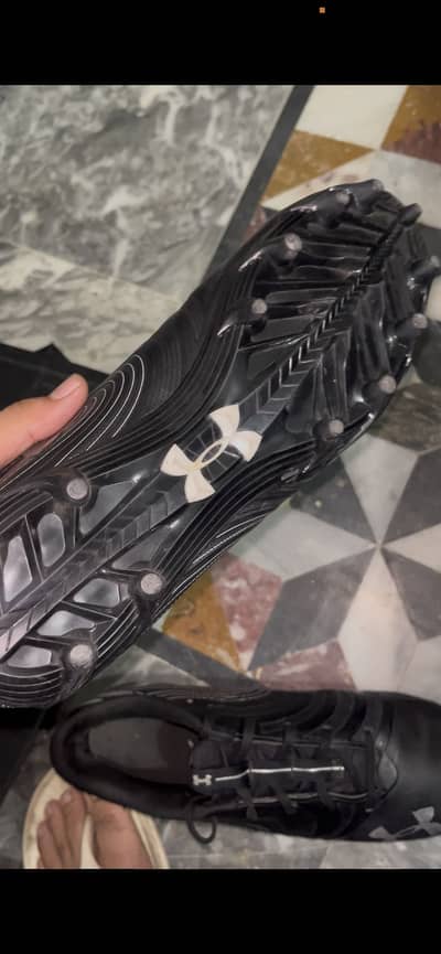 10/10 condition just 2 time used size 10 under armour original shoes