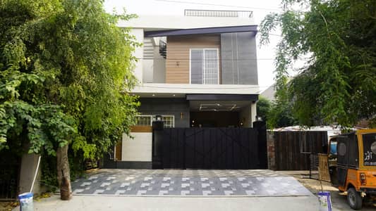 7.5 Marla House Is Available For Sale In Johar Town Near Emporium Lahore
