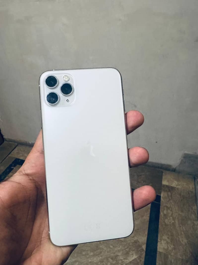 Apple iPhone 11 Pro Max 4
