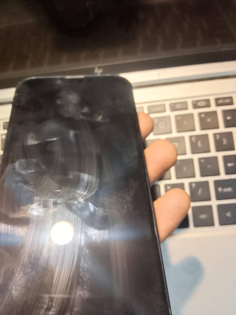 Apple iPhone 13 5