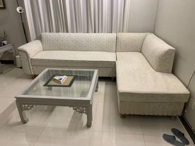 L Shaped sofa set. . . excellent condition almost brand new