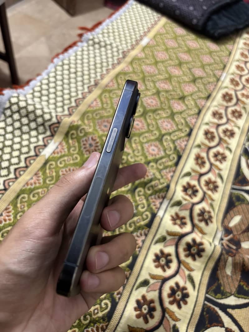 Apple iPhone 15 Pro 2