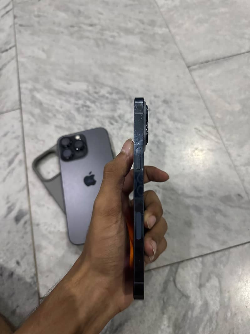 Apple iPhone 13 Pro Max 1