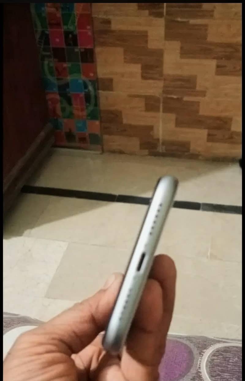 Apple iPhone 11 3