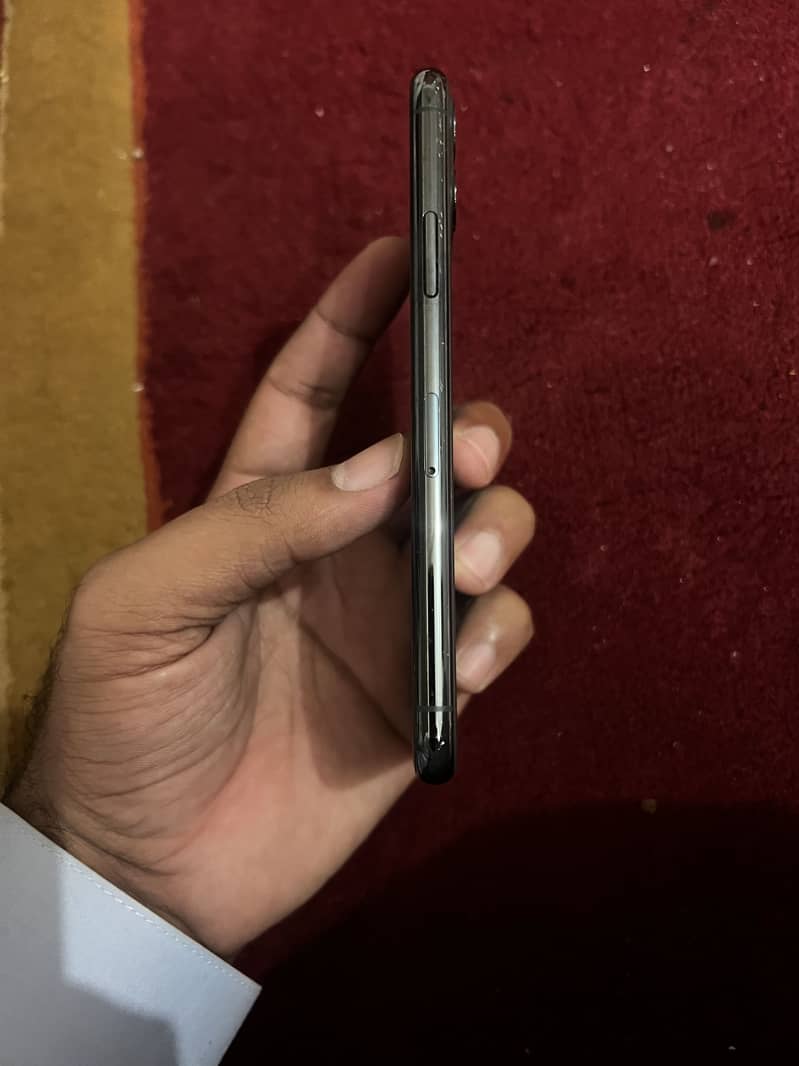 Apple iPhone 11 Pro 2