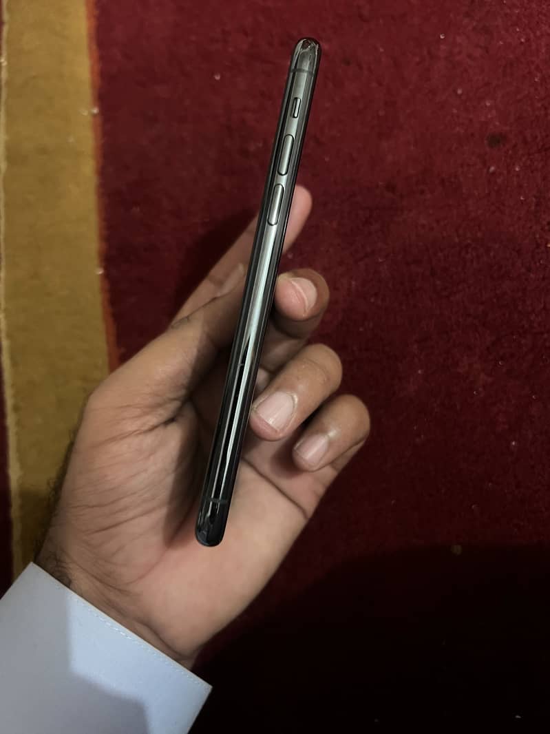 Apple iPhone 11 Pro 3