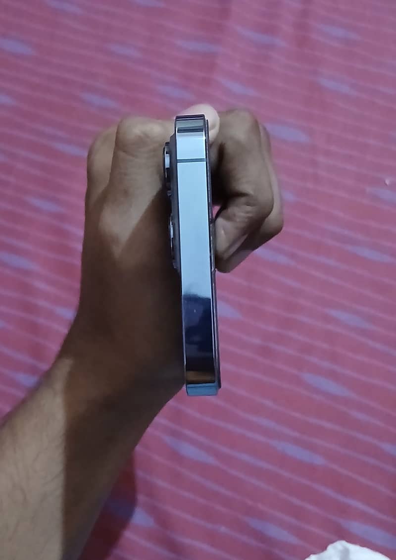 iPhone 13 Pro 4