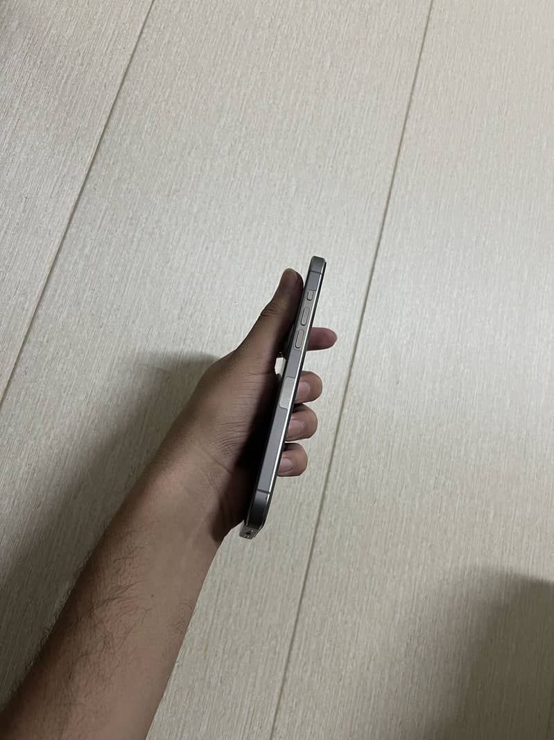 Apple iPhone 15 Pro Max 3