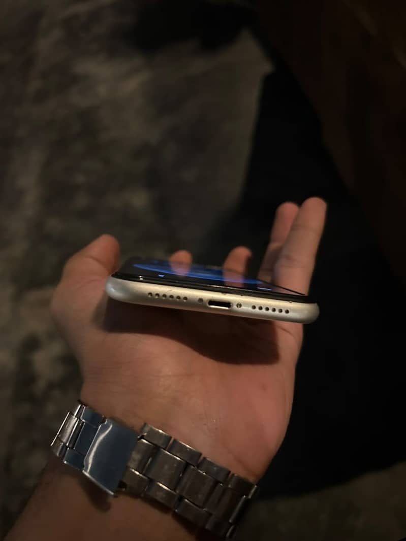 Apple iPhone 11 0