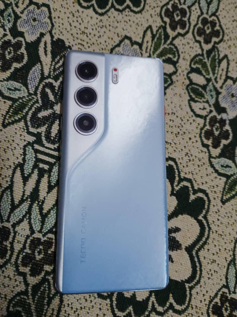 Tecno CAMON 40 Pro 0