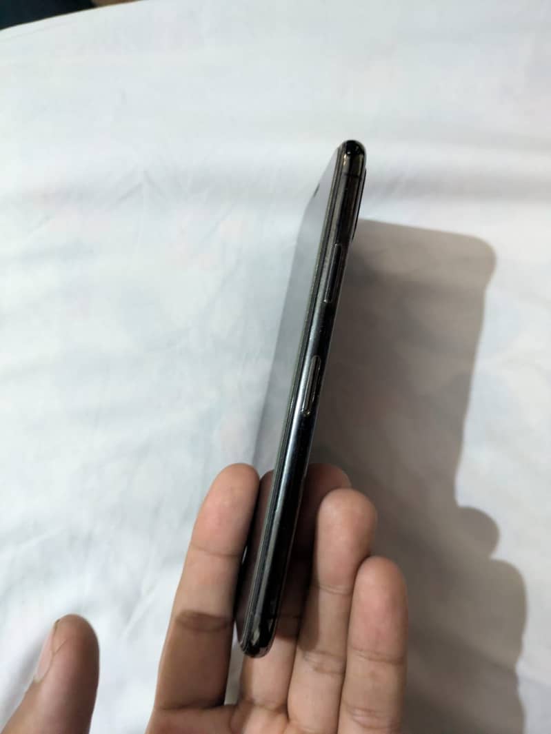 Apple iPhone X 3