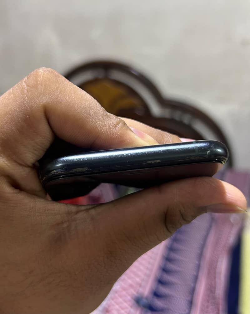 Apple iPhone 11 Pro 4