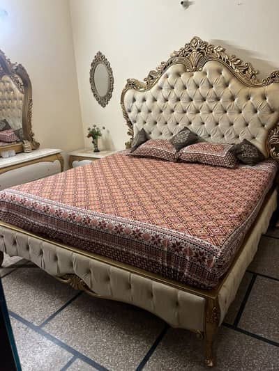 Lavish Bed Set Like New Royal Design