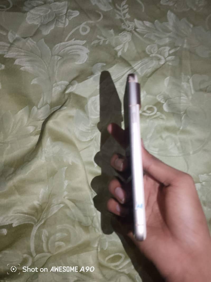 Google Pixel 8 4