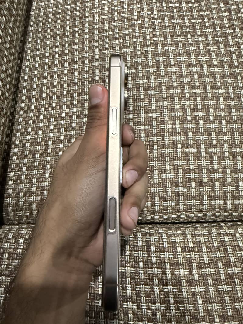 Apple iPhone 16 Pro Max 1