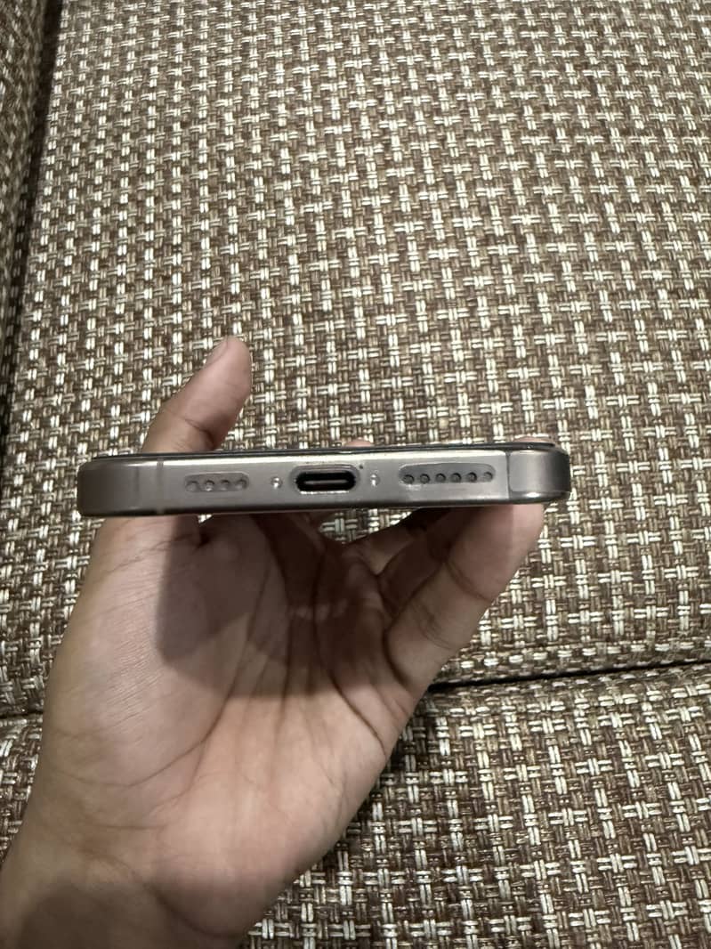 Apple iPhone 16 Pro Max 5