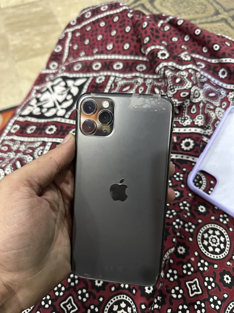 Apple iPhone 11 Pro Max 4