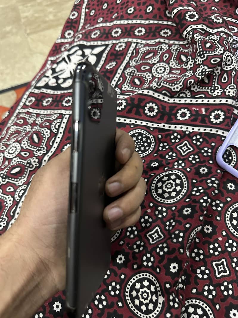 Apple iPhone 11 Pro Max 5