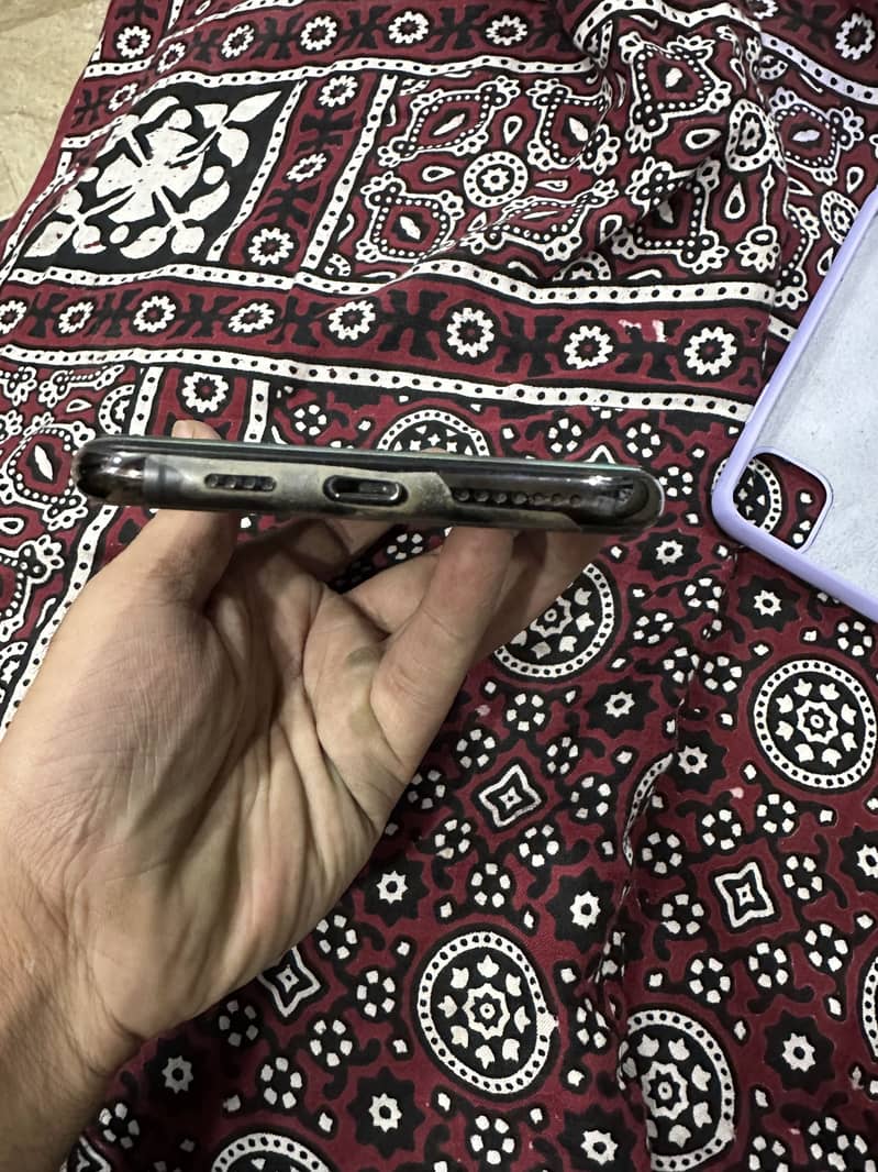 Apple iPhone 11 Pro Max 6