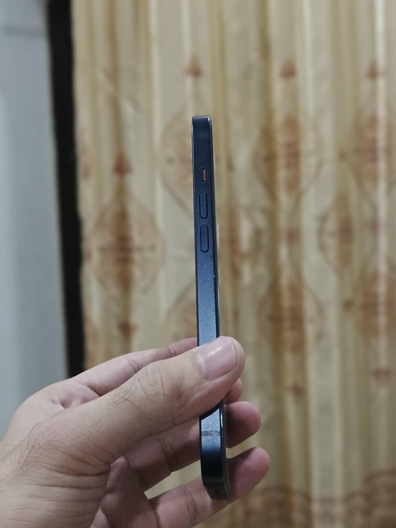 Apple iPhone 13 4