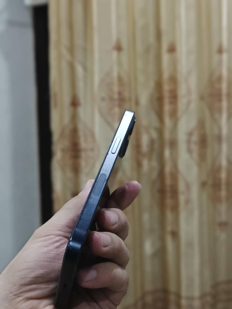 Apple iPhone 13 5