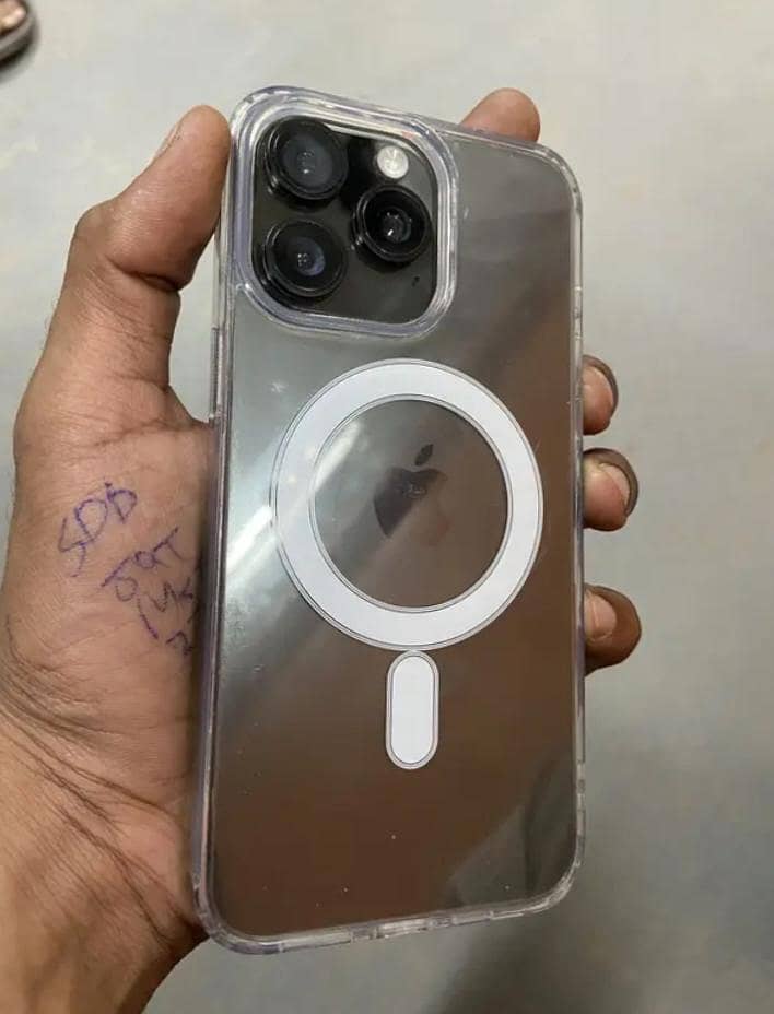 Apple iPhone 15 Pro Max 2